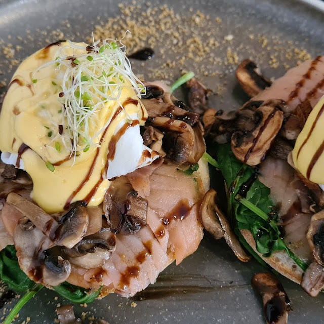 Eggs Benedict
