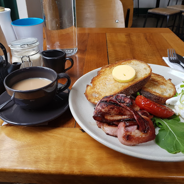Poached Eggs an Bacon