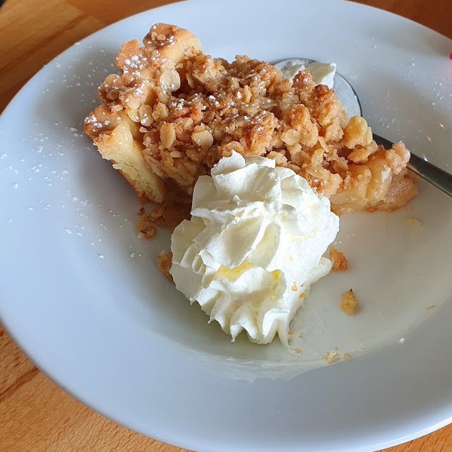 Apple Crumble Pie