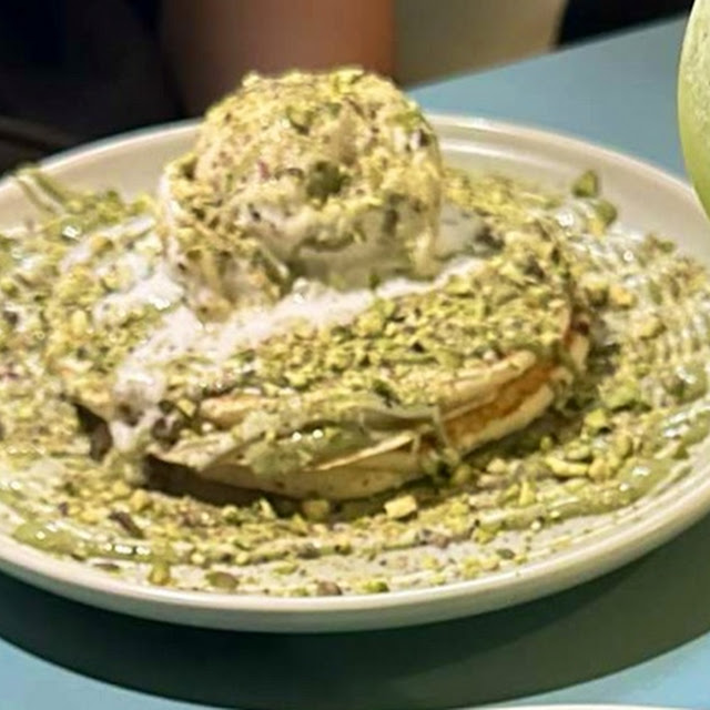 Pancakes with Pistachio Crème